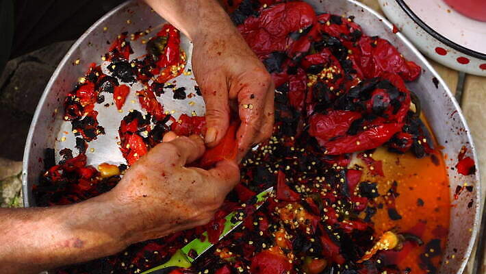 전통 음식 채소 피망 파프리카 관리 요리 사람없음 빨간색 식사 신선 작업 칼 그릴 청소 굽기 유기농 만들기 4K MOV 해외동영상 클립영상 웰빙 컬러 모션 주방용품 구이 동영상 파일형식