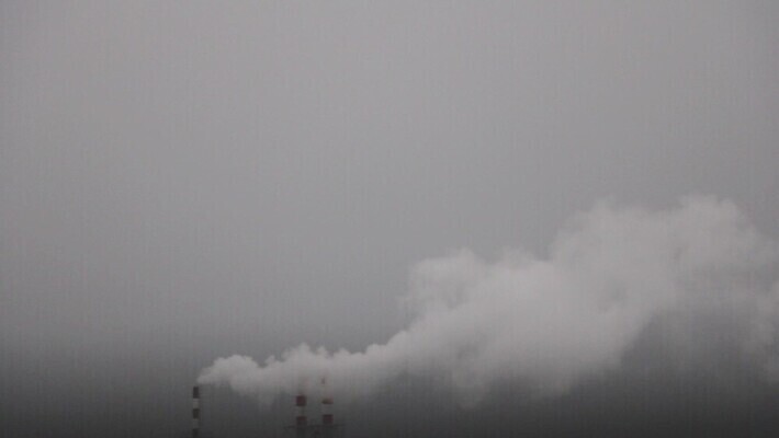 나무 구름 백그라운드 겨울 건축양식 자연 하늘 지붕 날씨 벽돌 주택 굴뚝 풍경 사람없음 야외 건물 울타리 환경 금속 냉동 얼음 추위 안개 흰색 나뭇가지 오염 연기 숲 옥상 서리 파이프 난방 눈보라 스모그 폭설 MOV 해외동영상 클립영상 자연요소 식물 건축물 계절 건축 컬러 재질 눈_날씨 담장 자연재해 생태계 동영상 파일형식