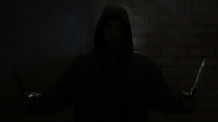 남자 실루엣 벽 이동 2 벽돌 거리 사람없음 숫자 검은색 어둠 방 덮개 잡기 도시 폭력 범죄 칼 유령 야간 저녁 공격 도둑 절도 날카로움 법 살인 숨김 단검 나쁜 살인범 MOV 해외동영상 클립영상 자연요소 문자 무기 컬러 컨셉 모션 촬영기법 사람 뚜껑 검 범죄인 사회이슈 동영상 파일형식