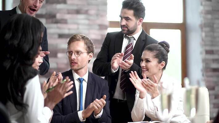 직업 손 비즈니스 성공 회의 함께함 손바닥 사람 여러명 인사 그룹 박수 세미나 승인 업그레이드 우수 프로젝트 표현성 4K MP4 해외동영상 클립영상 다수 컨셉 손짓 신체부위 예절 절기 동영상 파일형식