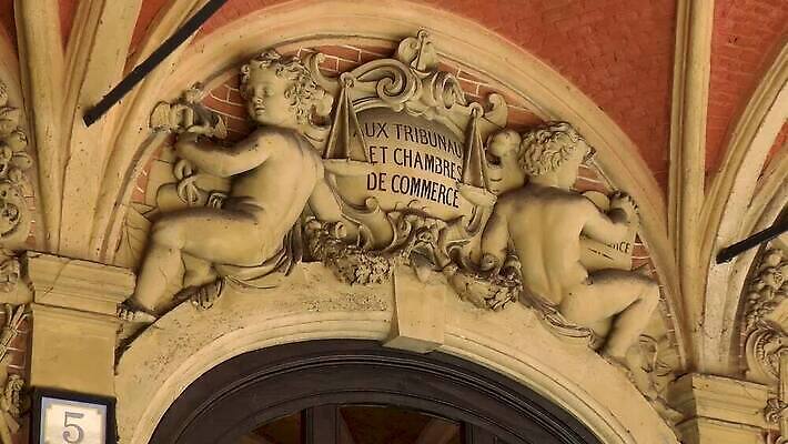 외관 유럽 산업 건축양식 사람없음 건물 장식 궁전 프랑스 도시 화려 센터 역사 회의실 상업 프랑스어 구시가지 랜드마크 MP4 해외동영상 클립영상 문자 건축물 건축 나라 컨셉 고건축 동영상 파일형식