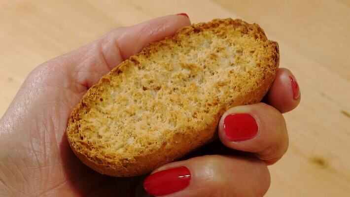 전통 손 음식 빵 컬러 오렌지 과일 재료 손가락 디저트 건강 사람없음 숟가락 달콤 맛 아침식사 잼 먹기 토스트 칼로리 마멀레이드 핸드메이드 맛있는 4K MP4 해외동영상 클립영상 컨셉 모션 수저 신체부위 식사 소스_음식 동영상 파일형식