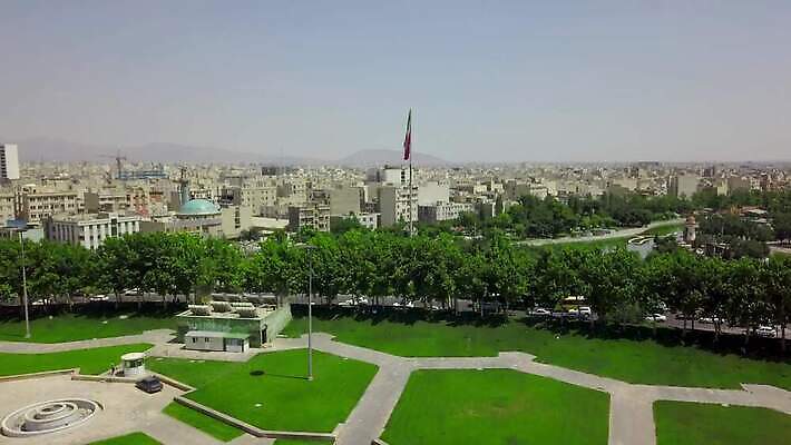 전통 라이프스타일 아시아 문화 도로 여행 건축양식 가이드 휴가 안테나 파노라마 사람없음 야외 도시풍경 여행객 탑 자유 깃발 도시 고속도로 중앙 이슬람교 심볼 정사각형 타운 동쪽 스카이라인 공학 통과 천연기념물 항공촬영 드론 랜드마크 복잡 수도권 이란 4K MOV 해외동영상 클립영상 도형 직업 건축물 교육 건축 나라 종교 길 뷰포인트 컨셉 중동 통신 교통시설 촬영기법 사람 풍경 생활 방향 지역 동영상 파일형식