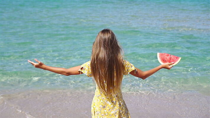 라이프스타일 행복 어린이 음식 모래 바다 조각 섬 여행 과일 자연 휴가 휴식 수박 건강 한명 해변 야외 빨간색 선글라스 소풍 노란색 기쁨 맛 먹기 파라다이스 포상금 MOV 해외동영상 클립영상 1 감정 안경 컬러 컨셉 돈 모션 사람 생활 야외활동 생태계 동영상 파일형식