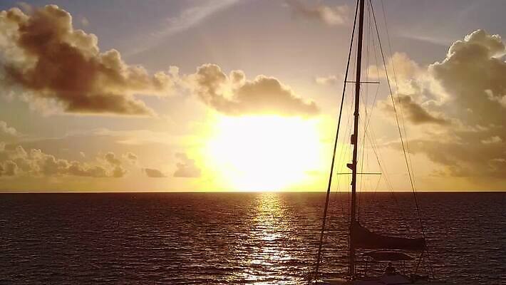 해외 라이프스타일 바다 백그라운드 항해 사람없음 일출 흰색 투명 이국적 MP4 해외동영상 클립영상 컬러 배_교통 생활 노을 동영상 파일형식