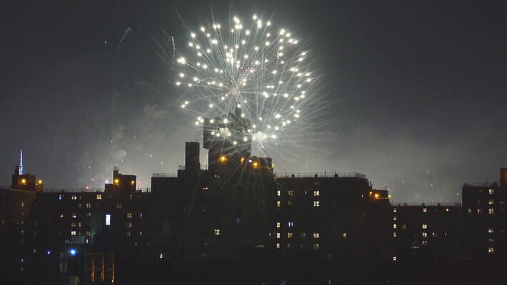 기념일 행복 별 하늘 불 휴가 불꽃 새로움 새해 폭죽 불꽃놀이 이벤트 사람없음 여름 빛 컬러풀 파티 축제 미국 놀람 기쁨 자유 축하 도시 4 역사 야간 저녁 폭발 심볼 뉴욕 쇼 경례 스카이라인 애국심 독립 독립기념일 무료 전국 4K MOV 해외동영상 클립영상 자연요소 계절 감정 컬러 컨셉 북아메리카 놀이 표정 숫자 인사 동영상 파일형식