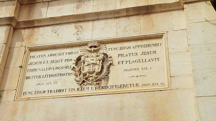 전통 외관 문화 벽 중동 건축양식 간판 사람없음 야외 건물 단어 골동품 바위 역사 재산 땅 심볼 사인 천연기념물 랜드마크 복음 순례 신앙심 예루살렘 옛날 이스라엘 MOV 해외동영상 클립영상 문자 건축물 건축 나라 금융 돌_바위 동영상 서아시아 파일형식