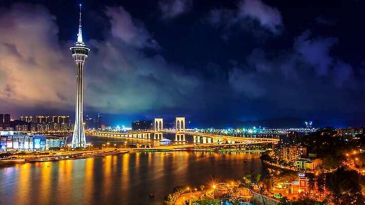 모양 구름 공공시설 산업 바다 섬 여행 이동 건축양식 교통시설 자동차 하늘 날씨 풍경 사람없음 야외 건물 경제 도시풍경 반사 탑 중국 도시 도심 야간 카지노 해안도시 전망대 포트 타운 랜드마크 마카오 절정 4K 타임랩스 MP4 해외동영상 클립영상 자연요소 건축물 건축 아시아 육상교통 교통 컨셉 촬영기법 도박 시설 동영상 파일형식