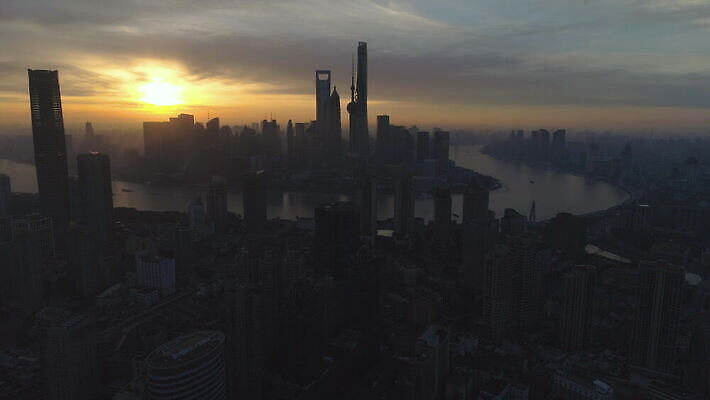 구름 실루엣 아시아 분홍색 비즈니스 건축양식 하늘 아침 안테나 파노라마 사람없음 건물 파란색 강 도시풍경 태양 일출 탑 맑음 고층빌딩 중국 일몰 새벽 도시 센터 상하이 지역 스카이라인 이웃 개발 드론 수평선 4K 설정숏 MOV 해외동영상 클립영상 주간 자연요소 건축물 건축 나라 컬러 통신 날씨 촬영기법 풍경 빌딩 노을 동영상 파일형식