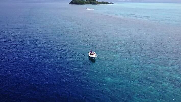 라이프스타일 모래 바다 섬 백그라운드 사람없음 모래사장 맑음 흰색 어선 휴양지 카피스페이스 MP4 해외동영상 클립영상 컬러 배_교통 날씨 생활 공백 장소 동영상 파일형식