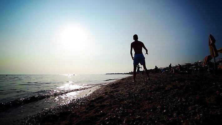라이프스타일 행복 스포츠 바다 여행 장난 자연 놀이 휴가 휴식 함께함 사람 성인 취미 사람없음 친구 평화 일출 침묵 일몰 우정 추위 자유 던지기 플라스틱 장면 추적 MP4 해외동영상 클립영상 감정 컨셉 관계 모션 재질 생활 노을 소리 생태계 동영상 파일형식