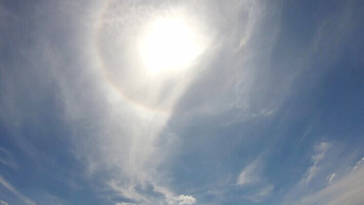 컬러 백그라운드 자연 하늘 날씨 사람없음 야외 초록색 파란색 빛 컬러풀 햇빛 태양 우주 맑음 검은색 어둠 새벽 회색 흰색 분위기 야간 저녁 장면 흐림 내추럴 그런지 뇌우 수평선 4K MP4 해외동영상 클립영상 자연요소 컨셉 생태계 동영상 파일형식
