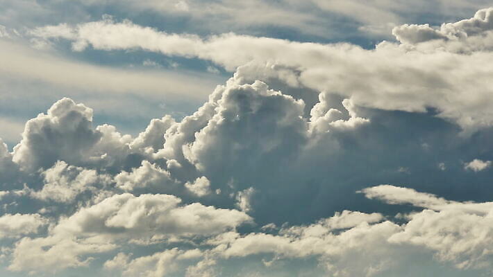 컬러 백그라운드 자연 하늘 날씨 사람없음 야외 파란색 빛 햇빛 태양 우주 환경 맑음 자유 흰색 분위기 천국 솜털 오존 4K MOV 해외동영상 클립영상 자연요소 컨셉 생태계 동영상 파일형식