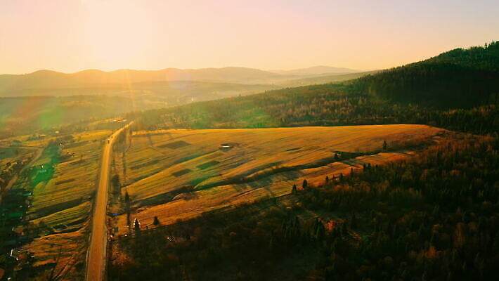 도로 컬러 여행 캐나다 자연 산 안테나 사람없음 빛 햇빛 태양 평화 마을 일출 침묵 일몰 광선 시골 황무지 정상 숲 스위스 알프스 장면 부드러움 항공촬영 우크라이나 웅장함 수평선 4K MOV 해외동영상 클립영상 자연요소 유럽 길 뷰포인트 컨셉 북아메리카 통신 교통시설 노을 소리 감각 생태계 동영상 파일형식