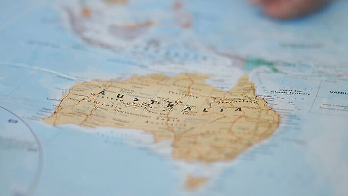 모양 손 선 컬러 여행 지도 사람 사람없음 그래픽 파란색 컬러풀 세계 플랫 호주 땅 대륙 심플 윤곽 지역 포인트 동영상 명령 고립 공화국 오리엔테이션 전국 지도책 지리 국경 4K MOV 해외동영상 클립영상 나라 신체부위 책 금융 오세아니아 파일형식