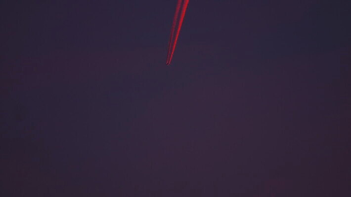 여행 백그라운드 교통시설 자국 하늘 휴가 비행기 사람없음 빨간색 파란색 일몰 흰색 물방울 연기 저녁 항공 속도 제트기 승객 대패 4K MOV 해외동영상 클립영상 컬러 교통 항공교통 대중교통 노을 야간 시설 동영상 파일형식