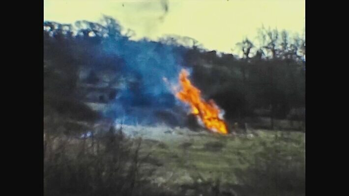 디자인 외관 백그라운드 자연 불 불꽃 새로움 사람없음 야외 목재 빨간색 빛 검은색 어둠 자유 수확 골동품 깃발 뜨거움 거친 역사 클래식 도서관 야간 위험 충돌 필름 심볼 영화 향수 사인 문서 복고 전쟁 영사기 동영상 구식 보관소 아마추어 옛날 전국 화상 4K MOV 해외동영상 클립영상 자연요소 나무 교육 컬러 컨셉 농업 재료 문화예술 화장품 상처 저장 생태계 파일형식