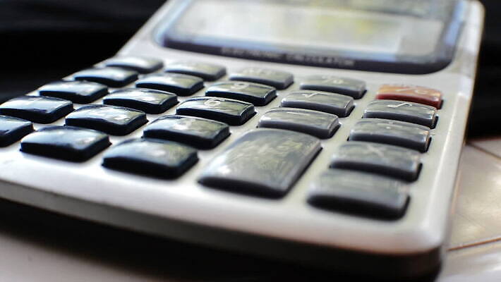 교육 돈 통계 탁자 사람없음 금융 경제 전자제품 숫자 공책 자료 장비 계산기 업무 계산 재산 플러스 뺄셈 전자 언론 이익 회계 빚 계좌 세금 위기 카운트 키패드 MOV 해외동영상 클립영상 문자 기호 가구 문구용품 작업 동영상 파일형식