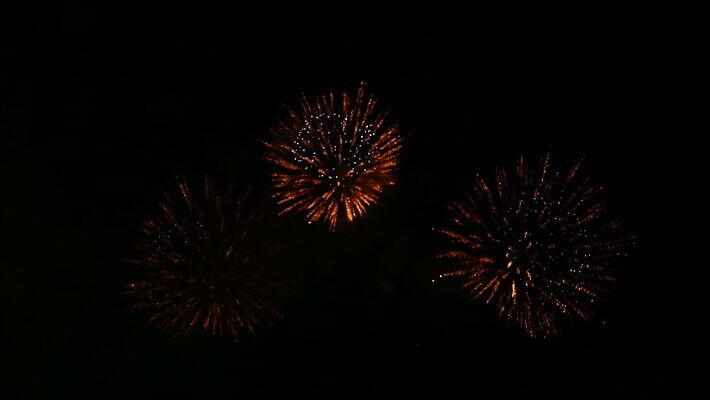 기념일 행복 파타야 하늘 추상 휴가 불꽃 새해 폭죽 불꽃놀이 이벤트 사람없음 빛 컬러풀 파티 축제 로켓 축하 황금 야간 폭발 보케 쇼 시끄러움 광 독립 블러 진짜 카운트다운 크리스마스이브 화상 효과 4K MOV 해외동영상 클립영상 자연요소 감정 컬러 컨셉 크리스마스 무늬 태국 놀이 불 상처 동영상 파일형식