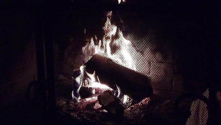 백그라운드 컨셉 크리스마스 겨울 모션 불 휴가 불꽃 휴식 벽돌 주택 프레임 따뜻함 사람없음 내부 목재 빨간색 뷰티 노란색 방 에너지 뜨거움 장작 벽난로 통나무 느림 연소 광 MOV 해외동영상 슬로모션 클립영상 자연요소 나무 계절 기념일 컬러 재료 촬영기법 건물 동영상 파일형식