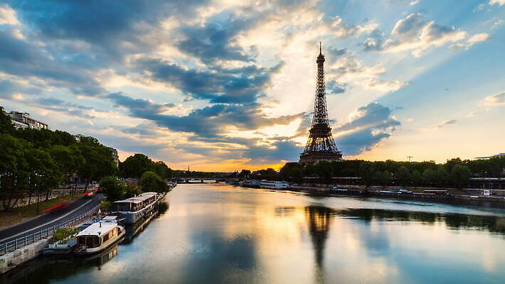 실루엣 전통문화 도로 여행 건축양식 하늘 사람없음 야외 물 관광지 빛 강 반사 새벽 프랑스 도시 보트 랜드마크 파리(프랑스) 4K 타임랩스 MOV 해외동영상 클립영상 자연요소 전통 건축 유럽 문화 길 배_교통 교통시설 촬영기법 동영상 파일형식