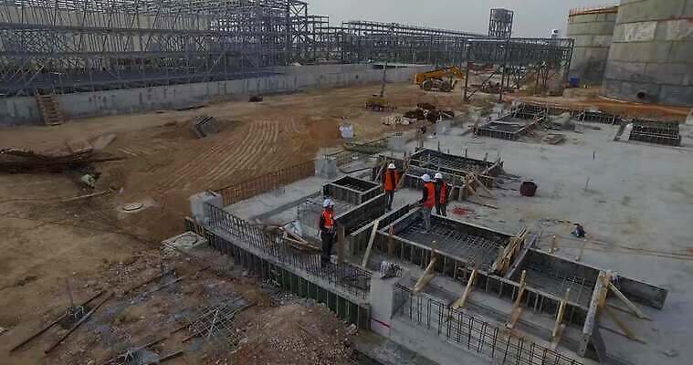 산업 하늘 사람없음 야외 건물 햇빛 탑 기계 장비 건설현장 사막 발전소 성장 판넬 가스 공학 패널 항공촬영 개발 드론 철강 4K MOV 해외동영상 클립영상 건축물 교육 뷰포인트 건설업 태양 에너지 동영상 파일형식