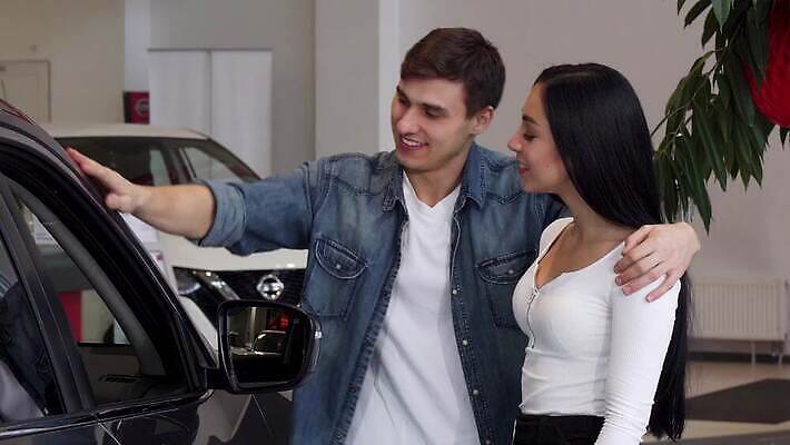 라이프스타일 커플 기념일 행복 산업 여행 가족 관계 자동차 결혼식 남편 열쇠 새로움 기념 함께함 선물 사랑 두명 금융 판매 놀람 운전 아내 고객 계약 서비스 흥분 투자 딜러 소매 보험 대여 소유 4K MOV 해외동영상 클립영상 감정 육상교통 결혼 컨셉 비즈니스 모션 표정 사람 이벤트 생활 경제 동영상 파일형식