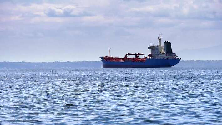 산업 파도 바다 비즈니스 교통시설 하늘 항해 사람없음 물 경제 파란색 글로벌 항구 화물 보트 상품 큼 컨테이너 화물선 도착 기중기 무역 활 함선 상업 포트 무거움 네비게이션 물류 수입 4K MP4 해외동영상 클립영상 자연요소 컬러 교통 운송업 배 중장비 무게 크기 시설 동영상 선박 파일형식