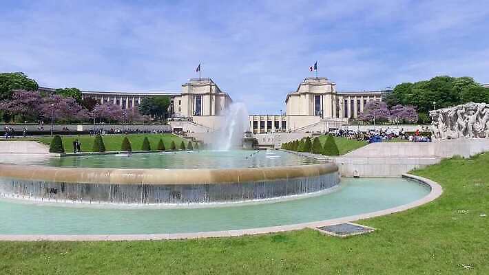 공원 유럽 여행 건축양식 안테나 사람없음 건물 초록색 강 도시풍경 탑 정원 궁전 프랑스 흰색 도시 재산 땅 분수 장면 타운 프랑스어 구시가지 랜드마크 수도권 옛날 파리(프랑스) 4K MP4 해외동영상 클립영상 문자 건축물 공공시설 건축 나라 컬러 고건축 통신 풍경 금융 지역 동영상 파일형식