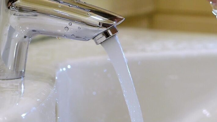 라이프스타일 손 얼굴 신체 아침 실내 건강 관리 사람없음 물 목욕 거울 욕실 신선 떨어짐 씻기 빨래 청소 피부 순수 돌봄 위생관리 스플래쉬 MOV 해외동영상 슬로모션 클립영상 주간 자연요소 컨셉 가사 모션 촬영기법 내부 생활 신체부위 청결 동영상 파일형식