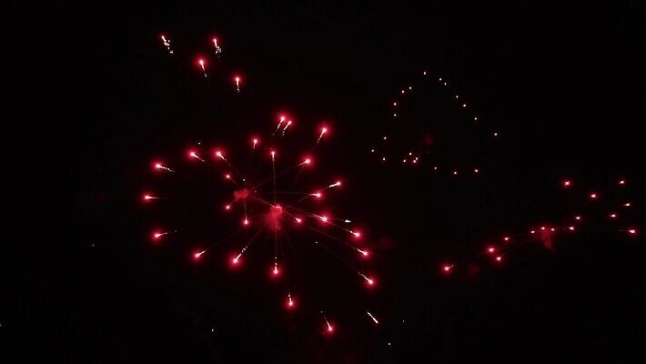 전통 기념일 행복 모션 하늘 불 휴가 불꽃 새로움 새해 기념 폭죽 불꽃놀이 미술 이벤트 사람없음 빛 컬러풀 파티 검은색 축제 어둠 축하 생일 야간 폭발 폭발물 연도 쇼 파열 빛망울 광 카운트다운 크리스마스이브 효과 MOV 해외동영상 클립영상 자연요소 감정 무기 컬러 컨셉 크리스마스 놀이 문화예술 동영상 파일형식