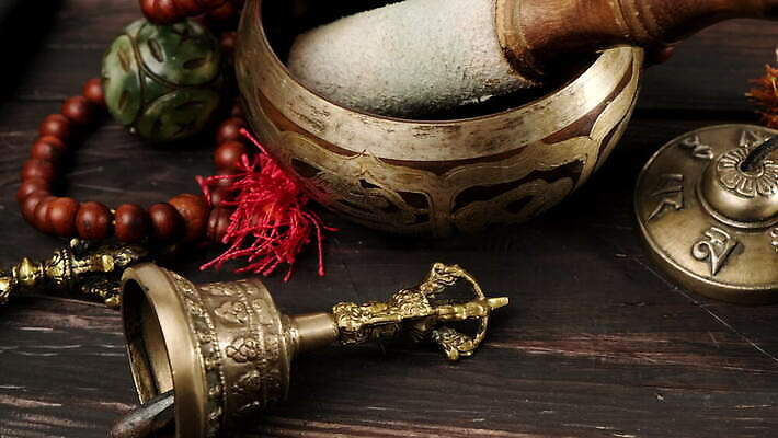 라이프스타일 종교 선 컨셉 불교 노래 요가 탁자 휴식 건강 동양인 사람없음 목재 갈색 금속 소리 장비 에너지 수확 골동품 기구 공구 사발 영혼 정상 철 진동 명상 복고 네팔 뮤지컬 옛날 치유 4K MOV 해외동영상 클립영상 나무 웰빙 아시아 음악 컬러 가구 농업 재료 재질 인종 생활 도구 사기그릇 동영상 파일형식