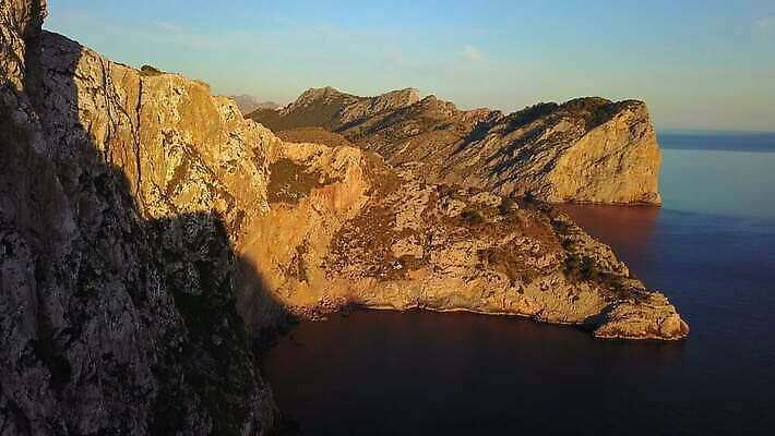 자연 날씨 산 그림자 사람없음 야외 빛 햇빛 일몰 놀람 시골 스페인 그늘 망토 침식 조감도 수평선 남유럽 4K MOV 해외동영상 클립영상 감정 유럽 표정 태양 노을 생태계 동영상 파일형식