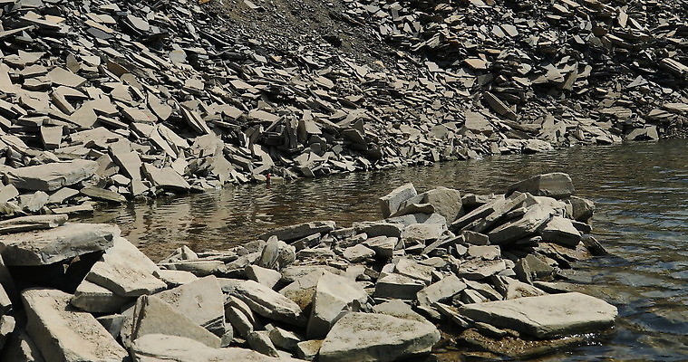 모양 디자인 컬러 조각 과학 백그라운드 패턴 자연 산 사람없음 장식 물 갈색 마을 금속 수확 연못 거친 동굴 크리스탈 광석 보석 철 발굴 질감 꼬리 날것 대리석 다이아몬드 치수 깊이 지질학 호러 화강암 니켈 4K MOV 해외동영상 클립영상 자연요소 교육 무늬 농업 재료 재질 암석 원소 생태계 공포 동영상 파일형식