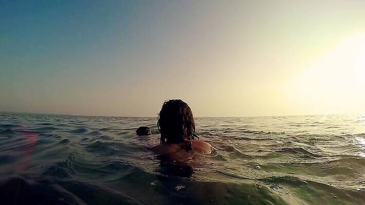 직업 여자 경비 안전 사람없음 물 일출 수영 일몰 쌍안경 장비 도움 절약 구출 위험 사건 당구 예방 보안 부표 구명용품 안전요원 의무 헬프 MP4 해외동영상 슬로모션 클립영상 자연요소 컨셉 촬영기법 사람 구기 노을 망원경 수상스포츠 보호 안전장비 동영상 파일형식