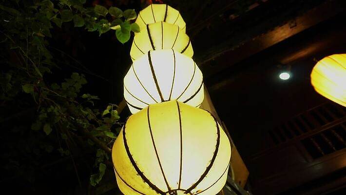 전통 아시아 문화 여행 건축양식 교통시설 휴가 거리 동양인 사람없음 빛 컬러풀 여행객 수확 등불 도시 재산 야간 베트남 타운 옛날 인도차이나반도 4K MOV 해외동영상 클립영상 자연요소 건축 나라 컬러 교통 농업 조명 사람 인종 금융 동남아시아 시설 동영상 파일형식