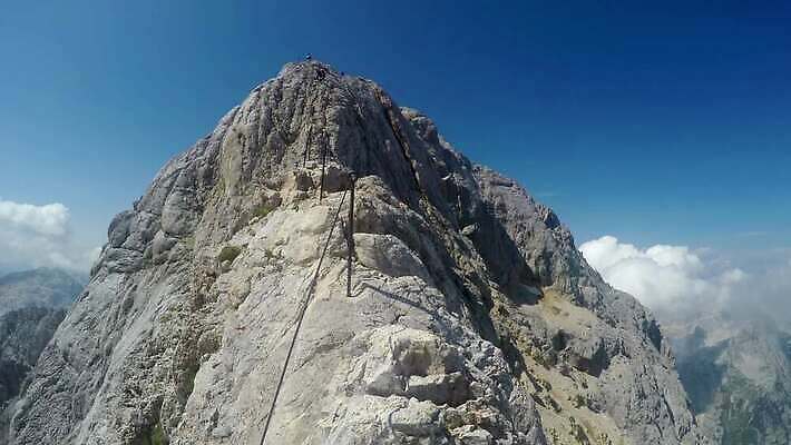 공원 스포츠 여행 백그라운드 자국 자연 하늘 산 풍경 사람없음 야외 등산 트래킹 하이킹 탐험 정상 위험 언덕 빙하 오르기 그런지 루트 산악가 원정 절정 힙스터 1인칭시점 4K MP4 해외동영상 클립영상 시선 공공시설 패션 컨셉 모션 레저 생태계 동영상 파일형식