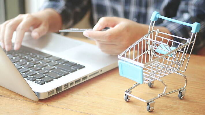 라이프스타일 손 여자 컨셉 크리스마스 돈 인터넷 비즈니스 통신 주택 선물 한명 금융 노트북 스마트폰 쇼핑 컴퓨터 알약 상점 카트 타이핑 잡기 네트워크 신용카드 구매 연결 고객 결제 온라인쇼핑 질서 온라인 계좌 인출 4K MOV 해외동영상 클립영상 1 기념일 모션 사람 건물 생활 신체부위 경제 전자제품 핸드폰 스마트기기 약 예절 재산 동영상 파일형식