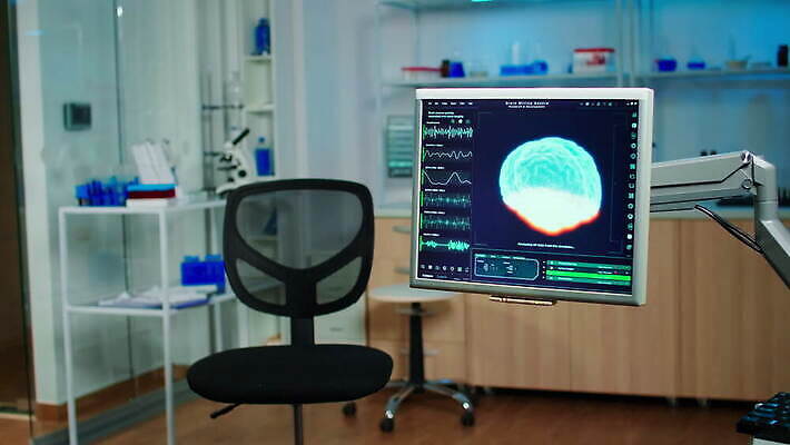 산업 과학 공장 건강 병원 현미경 실험 사람없음 스터디 컴퓨터 약 디지털 스크린 모니터 장비 정보 실험실 결과 질병 야간 연구원 과학자 뇌 시설 하이테크 발견 개발 스캐너 비어있는 4K MOV 해외동영상 클립영상 자연요소 직업 컨셉 공업 의학 기술 실험기구 전자제품 학습 동영상 학자 파일형식