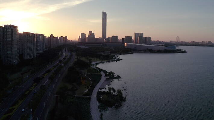 구름 외관 아시아 호수 여행 비즈니스 건축양식 하늘 아침 안테나 풍경 사람없음 건물 금융 경제 빛 도시풍경 사무실 태양 일출 고층빌딩 중국 황혼 도시 센터 황금 도심 큼 상업 동쪽 스카이라인 개발 랜드마크 4K MOV 해외동영상 클립영상 주간 자연요소 건축물 건축 나라 통신 빌딩 노을 일몰 크기 방향 동영상 파일형식
