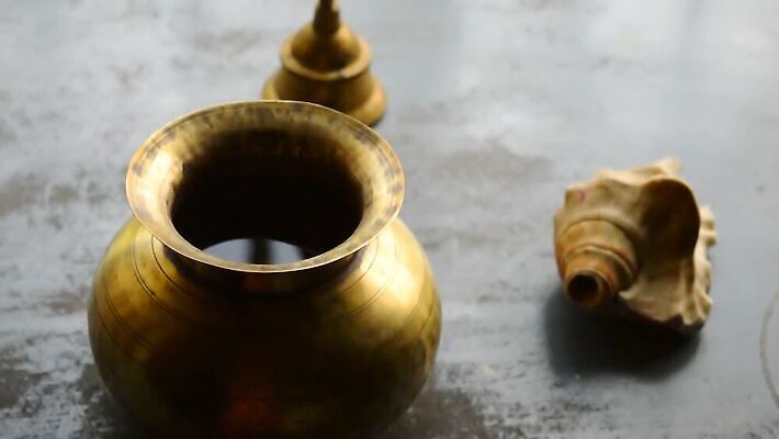 라이프스타일 기독교 종교 문화 백그라운드 불교 요가 아침 휴식 실내 사람없음 장식 물 컬러풀 교회 스파 고요 천주교 머그컵 골동품 종 기도 항아리 행운 그룹 영혼 명상 놋쇠 옛날 정물화 힌두교 MOV 해외동영상 클립영상 주간 자연요소 웰빙 컬러 컨셉 종교건축 내부 건물 생활 컵 도자기 그림 동영상 파일형식