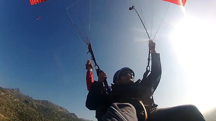 스포츠 여행 포즈 날개 하늘 매달리기 사람 취미 야외 여름 파란색 점프 자유 비행 체험 위험 스카이다이빙 낙하산 글라이더 무료 MOV 해외동영상 클립영상 계절 컬러 컨셉 모션 익스트림스포츠 동영상 파일형식