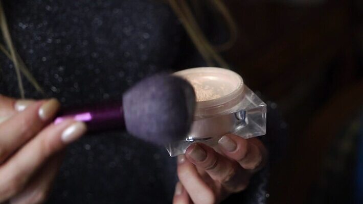 백인 모델 직업 여자 얼굴 결혼 결혼식 아침 친절 사람 뷰티 유행 상점 페인트 화장품 립스틱 축하 붓 업무 우아함 가루 미용사 고객 피부 입술 서비스 준비 마스카라 만들기 예술가 돌봄 스타일리스트 스타일링 스타일 신청 MOV 해외동영상 클립영상 주간 서양인 컨셉 모션 이벤트 신체부위 작업 동영상 파일형식