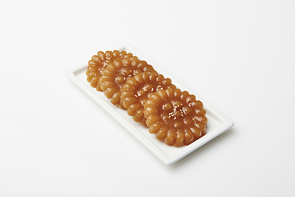 포토 JPG 스튜디오촬영 접시 실내 사람없음 달콤 흰배경 일렬 약과 전통다과 국내포토 식기 백그라운드 내부 전통음식 흰색 맛 다과 파일형식