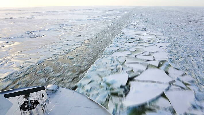 계절 바다 여행 겨울 모션 자연 풍경 사람없음 야외 물 냉동 얼음 새벽 추위 흰색 녹음 보트 크루즈 시원함 북극 속도 함선 엔진 단절 발트해 수평선 MOV 해외동영상 클립영상 자연요소 컬러 북유럽 기록 배 극지방 생태계 동영상 선박 파일형식