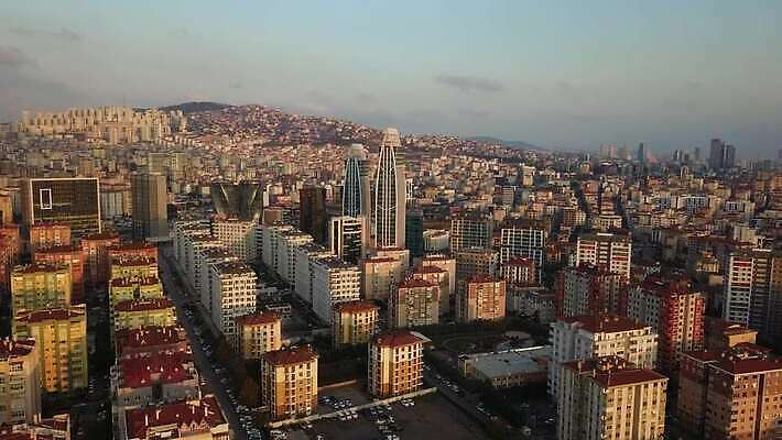공공시설 비즈니스 건축양식 유리 하늘 부동산 아파트 주택 안테나 사람없음 건물 금융 도시풍경 컬러풀 사무실 탑 고층빌딩 일몰 블록 도시 센터 재산 고급 도심 정상 큼 투자 콘도 커뮤니티 대도시 드론 인구 스타일 많음 4K MP4 튀르키예 해외동영상 클립영상 건축물 건축 아시아 컬러 컨셉 통신 재질 숙소 풍경 빌딩 경제 노을 크기 시설 동영상 파일형식