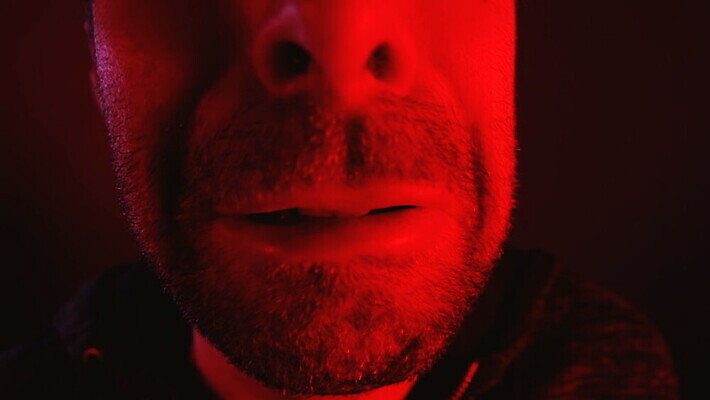 백인 1 남자 감정 얼굴 스트레스 건강 한명 사람 성인 빨간색 머리 어둠 고통 슬픔 표현 실패 좌절 닫기 울음 고민 두통 문제 후회 긴장 압력 우울증 위기 트러블 편두통 MOV 해외동영상 클립영상 서양인 컬러 컨셉 모션 표정 신체부위 질병 동영상 파일형식