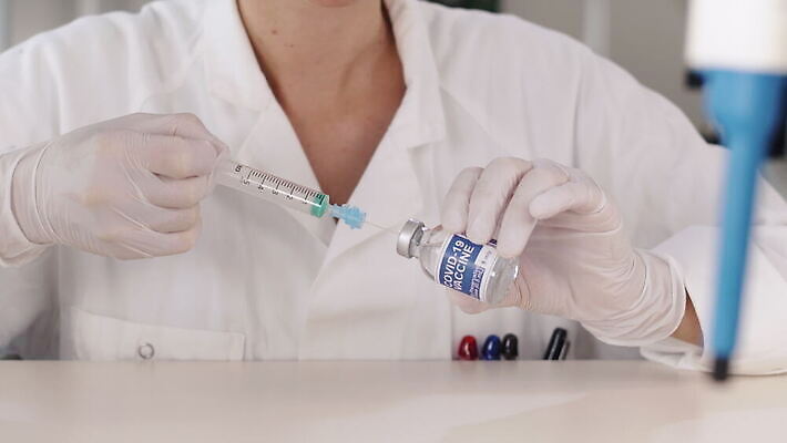 과학 병원 실험 주사기 약 펼침 성장 바늘 실험실 바이러스 질병 고정 찌르기 개발 백신 코로나바이러스 4K MOV 해외동영상 클립영상 의학 의료기기 모션 도구 동영상 파일형식