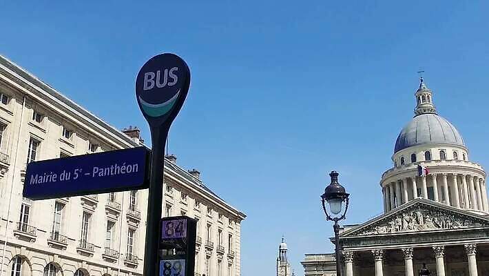 유럽 도로 여행 건축양식 교통시설 모션 하늘 거리 버스 사람없음 야외 건물 공백 프랑스 도시 역 사인 느림 일반 프랑스어 랜드마크 옛날 파리(프랑스) MP4 해외동영상 슬로모션 클립영상 문자 건축물 건축 나라 길 육상교통 교통 대중교통 촬영기법 시설 동영상 파일형식