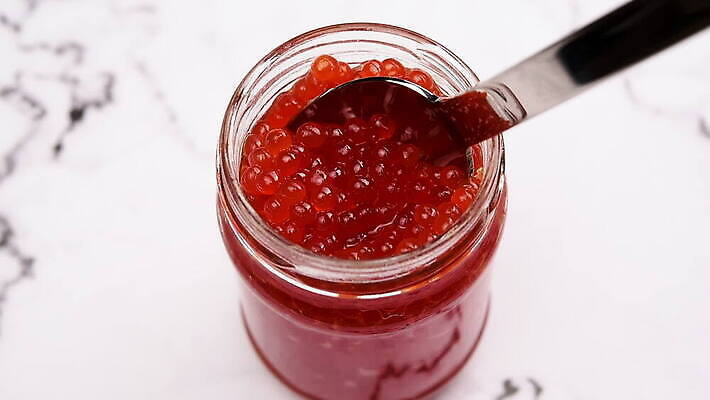 음식 오렌지 재료 유리 건강 어류 사람없음 빨간색 금속 숟가락 식사 저녁식사 펼침 흰색 신선 항아리 맛 아침식사 굽기 해산물 날것 팬케이크 절임 짠맛 캐비아 맛있는 MOV 해외동영상 클립영상 컬러 컨셉 과일 식재료 모션 재질 수저 케이크 수중동물 도자기 구이 동영상 파일형식